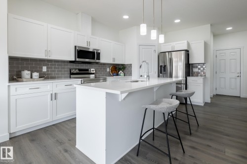 5 Worwyck Common, Spruce Grove, AB - Indoor Photo Showing Kitchen With Upgraded Kitchen