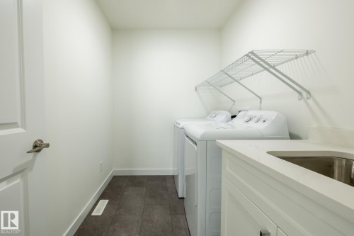 5 Worwyck Common, Spruce Grove, AB - Indoor Photo Showing Laundry Room
