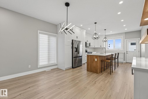 10906 54 Avenue, Edmonton, AB - Indoor