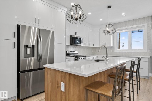 10906 54 Avenue, Edmonton, AB - Indoor Photo Showing Kitchen With Upgraded Kitchen