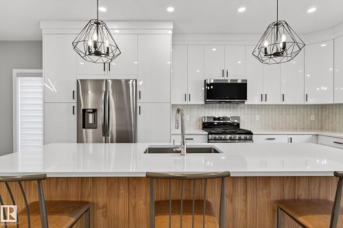 10906 54 Avenue, Edmonton, AB - Indoor Photo Showing Kitchen With Upgraded Kitchen