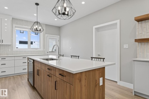 10906 54 Avenue, Edmonton, AB - Indoor Photo Showing Kitchen