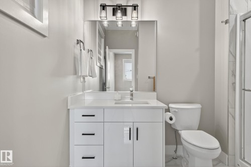 10906 54 Avenue, Edmonton, AB - Indoor Photo Showing Bathroom