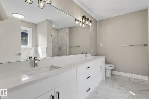 10906 54 Avenue, Edmonton, AB - Indoor Photo Showing Bathroom