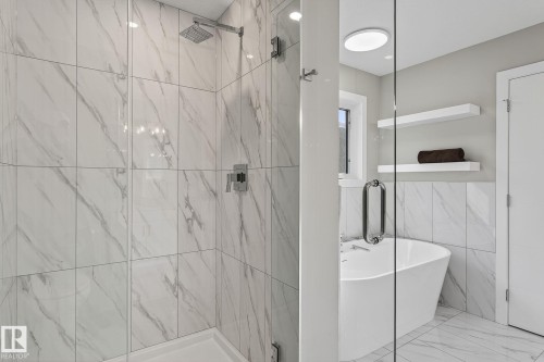 10906 54 Avenue, Edmonton, AB - Indoor Photo Showing Bathroom