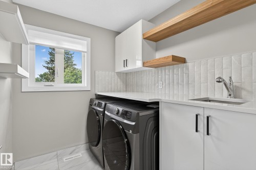 10906 54 Avenue, Edmonton, AB - Indoor Photo Showing Laundry Room