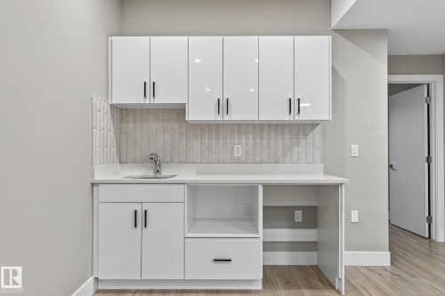 10906 54 Avenue, Edmonton, AB - Indoor