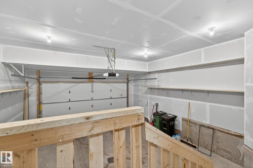 10906 54 Avenue, Edmonton, AB - Indoor Photo Showing Garage
