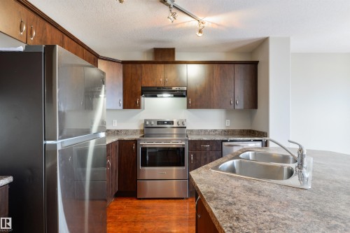68 Meridian Loop, Stony Plain, AB - Indoor Photo Showing Kitchen With Double Sink
