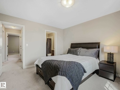 37 13825 155 Avenue, Edmonton, AB - Indoor Photo Showing Bedroom