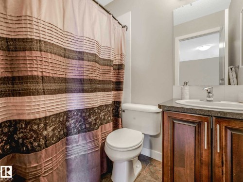 37 13825 155 Avenue, Edmonton, AB - Indoor Photo Showing Bathroom