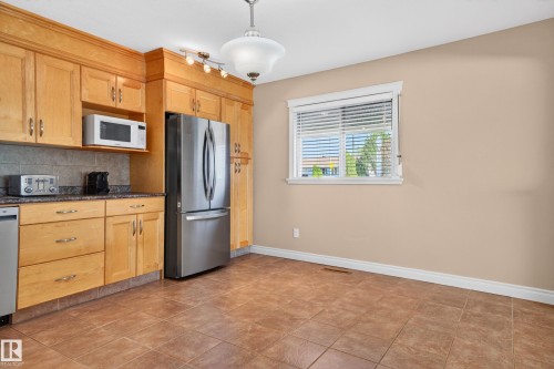 13916 61 Street Nw, Edmonton, AB - Indoor Photo Showing Kitchen