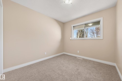 13916 61 Street Nw, Edmonton, AB - Indoor Photo Showing Other Room