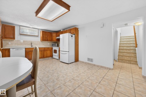 13916 61 Street Nw, Edmonton, AB - Indoor Photo Showing Kitchen