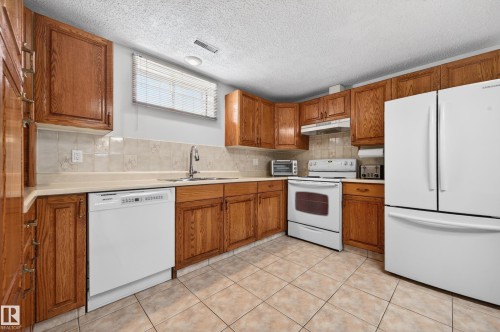 13916 61 Street Nw, Edmonton, AB - Indoor Photo Showing Kitchen