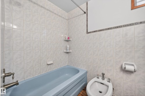 13916 61 Street Nw, Edmonton, AB - Indoor Photo Showing Bathroom