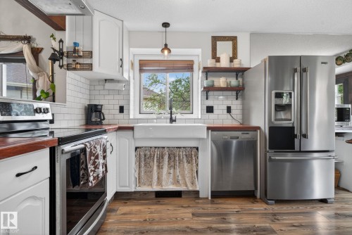 3332 44B Avenue, Edmonton, AB - Indoor Photo Showing Kitchen