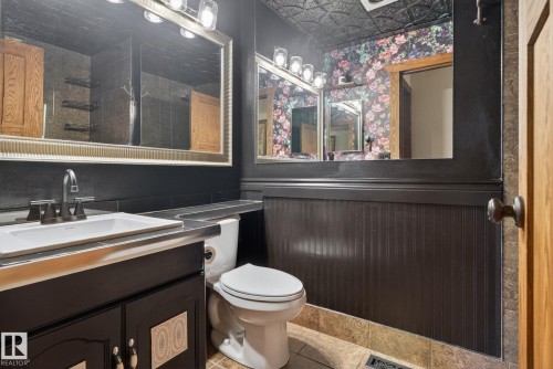 3332 44B Avenue, Edmonton, AB - Indoor Photo Showing Bathroom