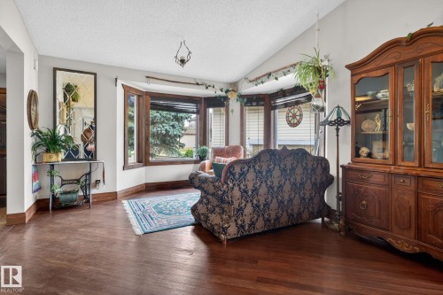 3332 44B Avenue, Edmonton, AB - Indoor Photo Showing Living Room