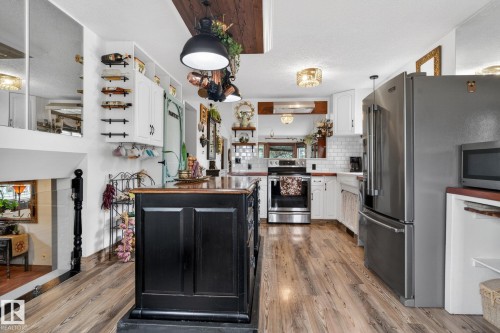 3332 44B Avenue, Edmonton, AB - Indoor Photo Showing Kitchen