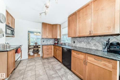 11243 127 Street, Edmonton, AB - Indoor Photo Showing Kitchen