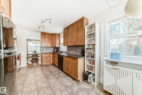 11243 127 Street, Edmonton, AB - Indoor Photo Showing Kitchen