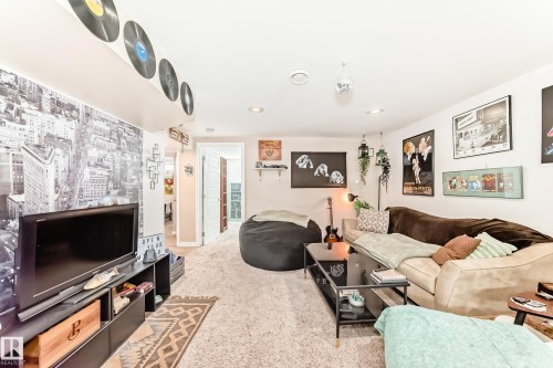 11243 127 Street, Edmonton, AB - Indoor Photo Showing Living Room