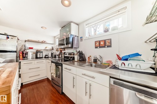 11243 127 Street, Edmonton, AB - Indoor Photo Showing Kitchen