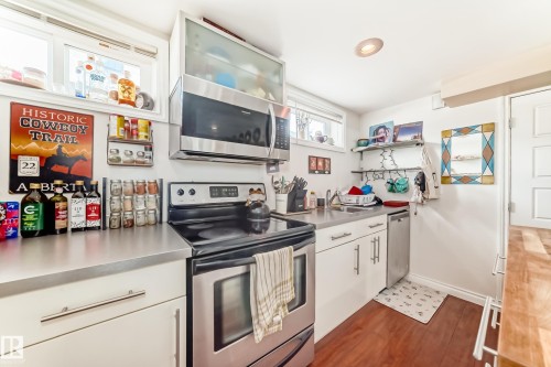 11243 127 Street, Edmonton, AB - Indoor Photo Showing Kitchen
