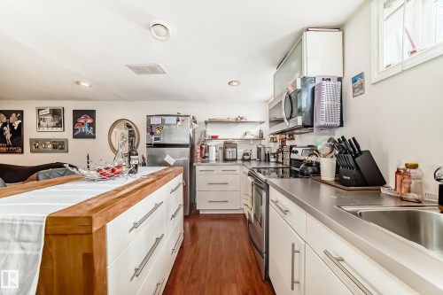 11243 127 Street, Edmonton, AB - Indoor Photo Showing Kitchen