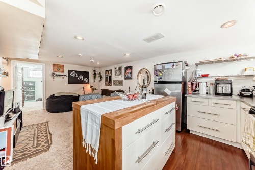 11243 127 Street, Edmonton, AB - Indoor Photo Showing Kitchen