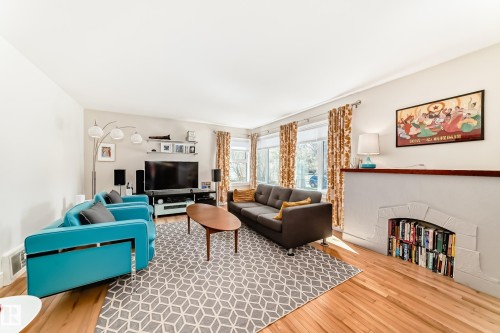 11243 127 Street, Edmonton, AB - Indoor Photo Showing Living Room
