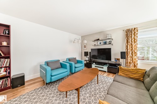 11243 127 Street, Edmonton, AB - Indoor Photo Showing Living Room