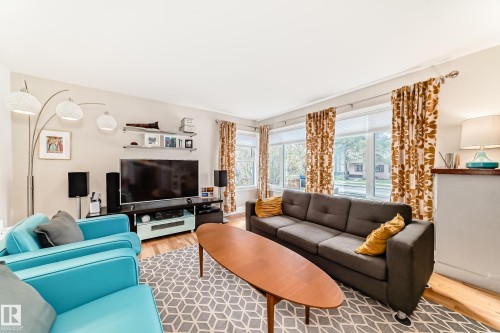 11243 127 Street, Edmonton, AB - Indoor Photo Showing Living Room