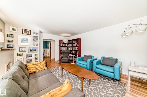11243 127 Street, Edmonton, AB - Indoor Photo Showing Living Room