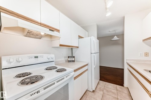 403 17467 98A Avenue, Edmonton, AB - Indoor Photo Showing Kitchen