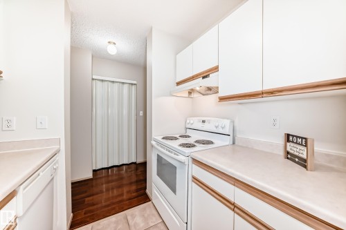 403 17467 98A Avenue, Edmonton, AB - Indoor Photo Showing Kitchen