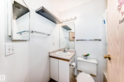 403 17467 98A Avenue, Edmonton, AB - Indoor Photo Showing Bathroom
