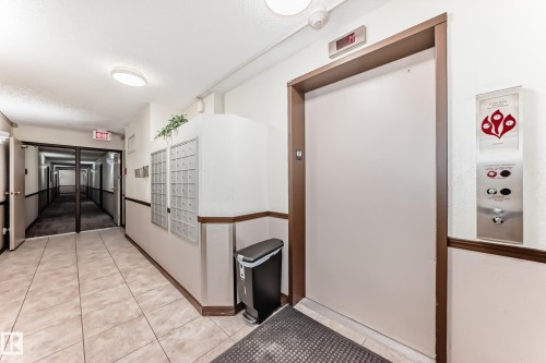 403 17467 98A Avenue, Edmonton, AB - Indoor Photo Showing Other Room