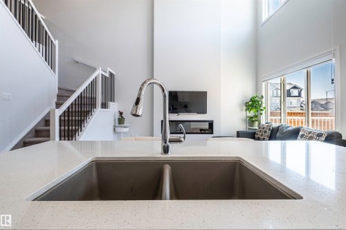 11979 34 Avenue, Edmonton, AB - Indoor Photo Showing Kitchen