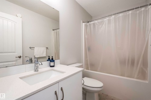 11979 34 Avenue, Edmonton, AB - Indoor Photo Showing Bathroom