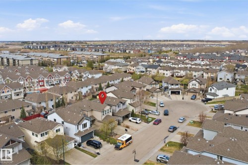 Residential neighborhood featuring a cul-de-sac and detached homes with private driveways - 1444 37C Avenue, Edmonton, AB - Outdoor With View
