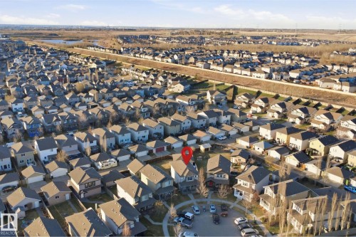 Residential neighborhood featuring a cul-de-sac and varied house styles - 1144 35 Avenue, Edmonton, AB - Outdoor With View