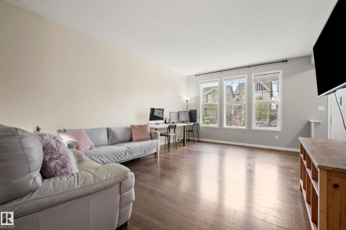 3030 Arthurs Crescent, Edmonton, AB - Indoor Photo Showing Living Room
