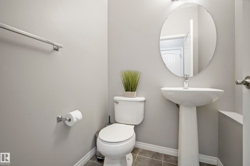 3030 Arthurs Crescent, Edmonton, AB - Indoor Photo Showing Bathroom