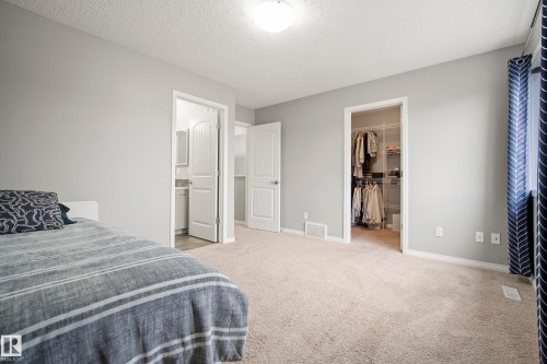 3030 Arthurs Crescent, Edmonton, AB - Indoor Photo Showing Bedroom