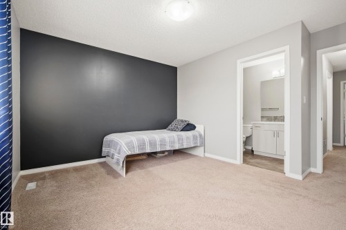 3030 Arthurs Crescent, Edmonton, AB - Indoor Photo Showing Bedroom
