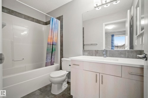 3030 Arthurs Crescent, Edmonton, AB - Indoor Photo Showing Bathroom
