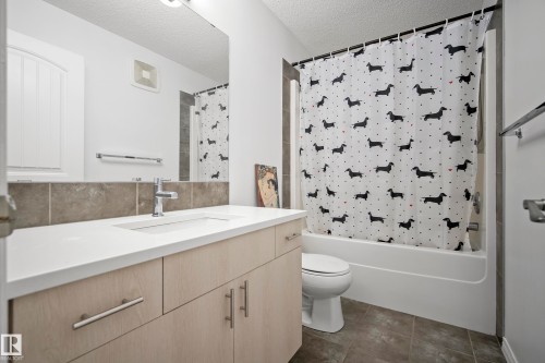 3030 Arthurs Crescent, Edmonton, AB - Indoor Photo Showing Bathroom