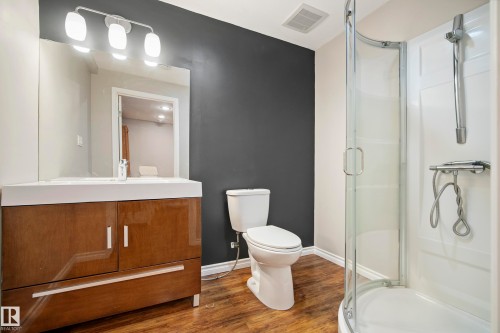 3030 Arthurs Crescent, Edmonton, AB - Indoor Photo Showing Bathroom